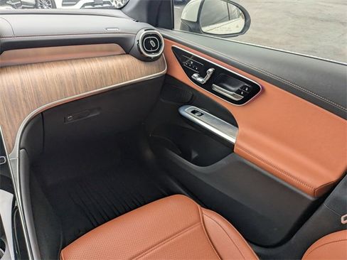 Used 2024 Mercedes-Benz GLC 300 4MATIC image 19