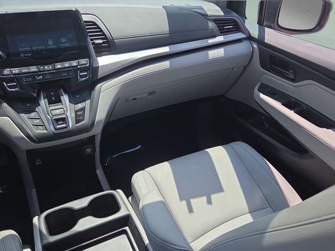 Certified 2024 Honda Odyssey EX-L image 14