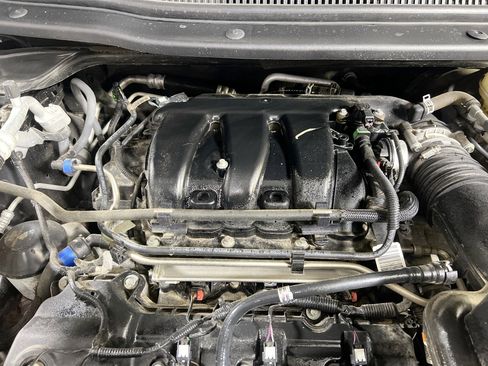 Used 2018 Ford Explorer XLT w/ Equipment Group 202A image 29