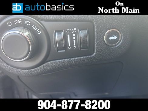 Used 2015 Chrysler 200 Limited image 21