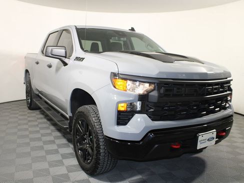 Used 2025 Chevrolet Silverado 1500 Custom Trail Boss w/ LPO, Dark Essentials Package image 1