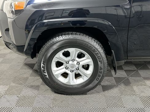Used 2023 Toyota 4Runner SR5 Premium w/ Moonroof Package RWD image 11
