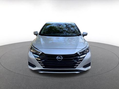 Used 2025 Nissan Versa SV image 2