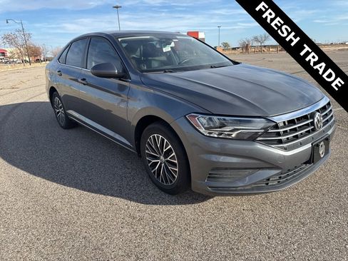 Used 2021 Volkswagen Jetta SE image 3