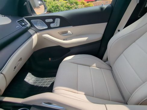 Used 2025 Mercedes-Benz GLS 450 4MATIC image 18