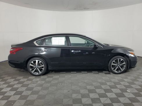 Used 2017 Nissan Altima 2.5 SR image 3
