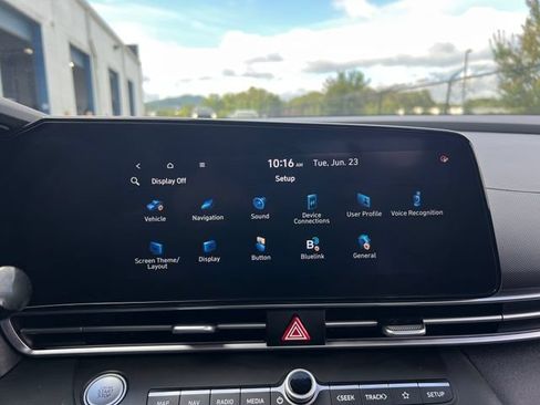 Used 2022 Hyundai Elantra Limited FWD image 26