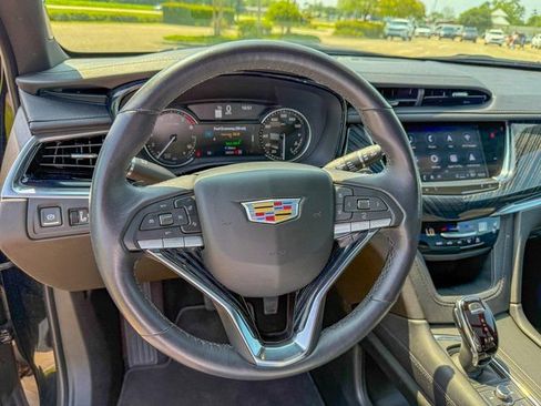 Used 2024 Cadillac XT6 Premium Luxury image 9