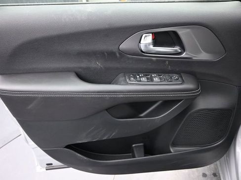 New 2026 Chrysler Voyager LX image 12