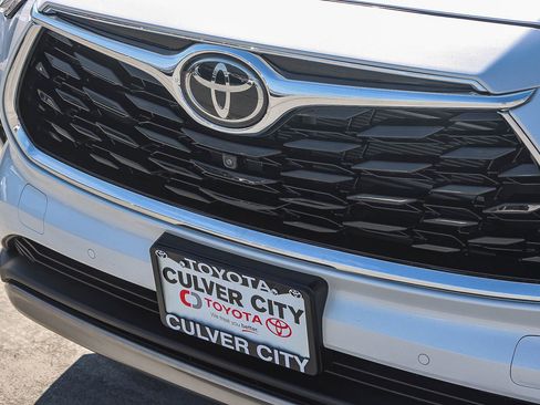 Used 2025 Toyota Highlander Limited image 6