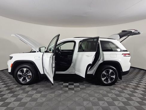 Used 2022 Jeep Grand Cherokee Limited 4xe w/ MOPAR Finishing Package AWD/4WD image 16