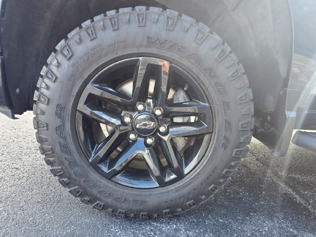 Used 2023 Chevrolet Silverado 1500 Custom Trail Boss w/ LPO, Dark Essentials Package AWD/4WD image 10