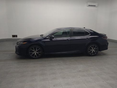 Used 2022 Toyota Camry SE image 2