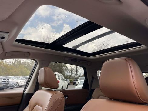 Used 2024 Nissan Pathfinder Platinum image 18