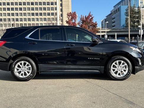 Used 2020 Chevrolet Equinox LT image 3