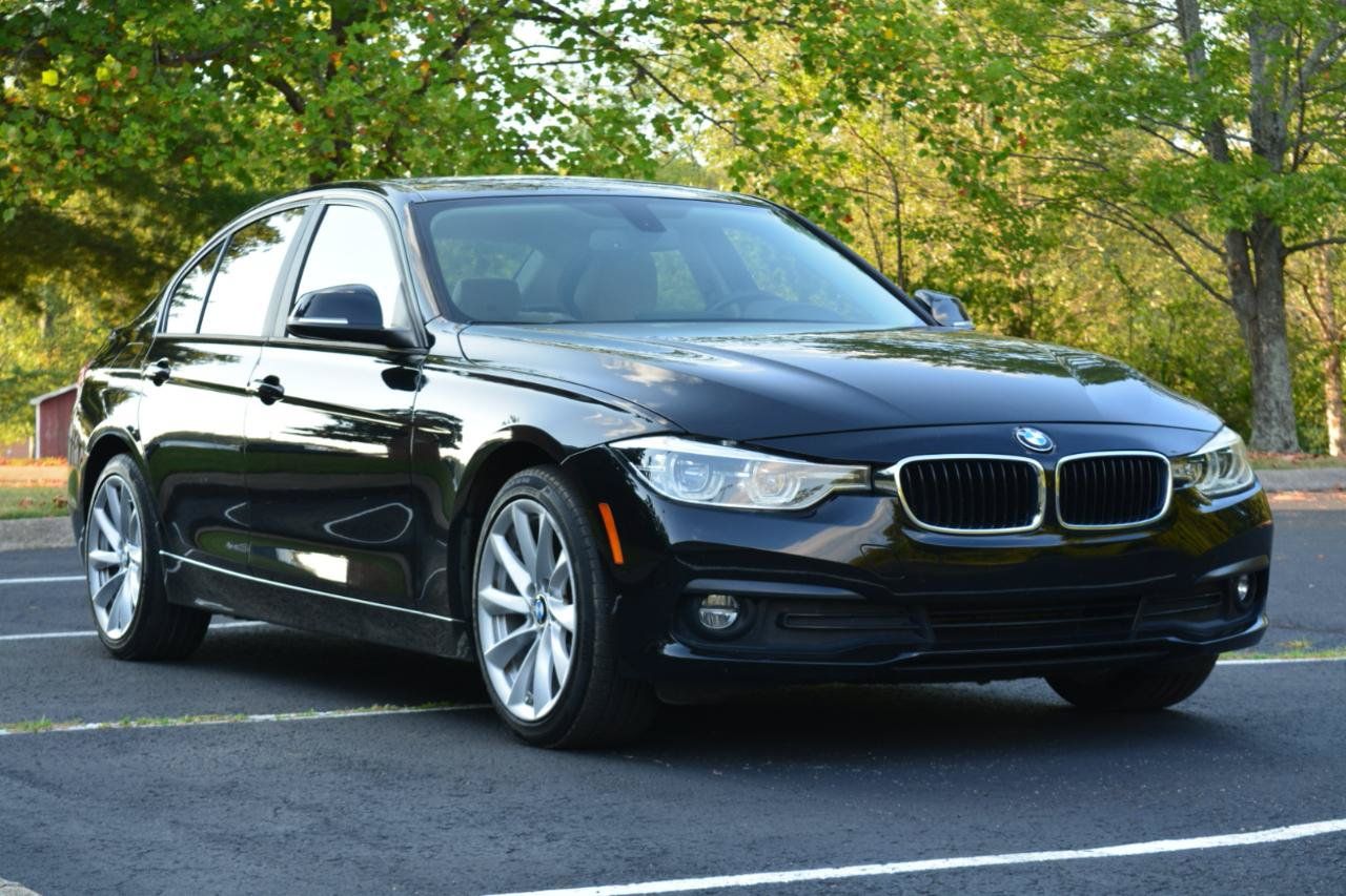 Used 2018 BMW 320i xDrive Sedan w/ Premium Package AWD/4WD image 3