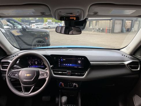 Used 2025 Chevrolet TrailBlazer LT AWD/4WD image 13