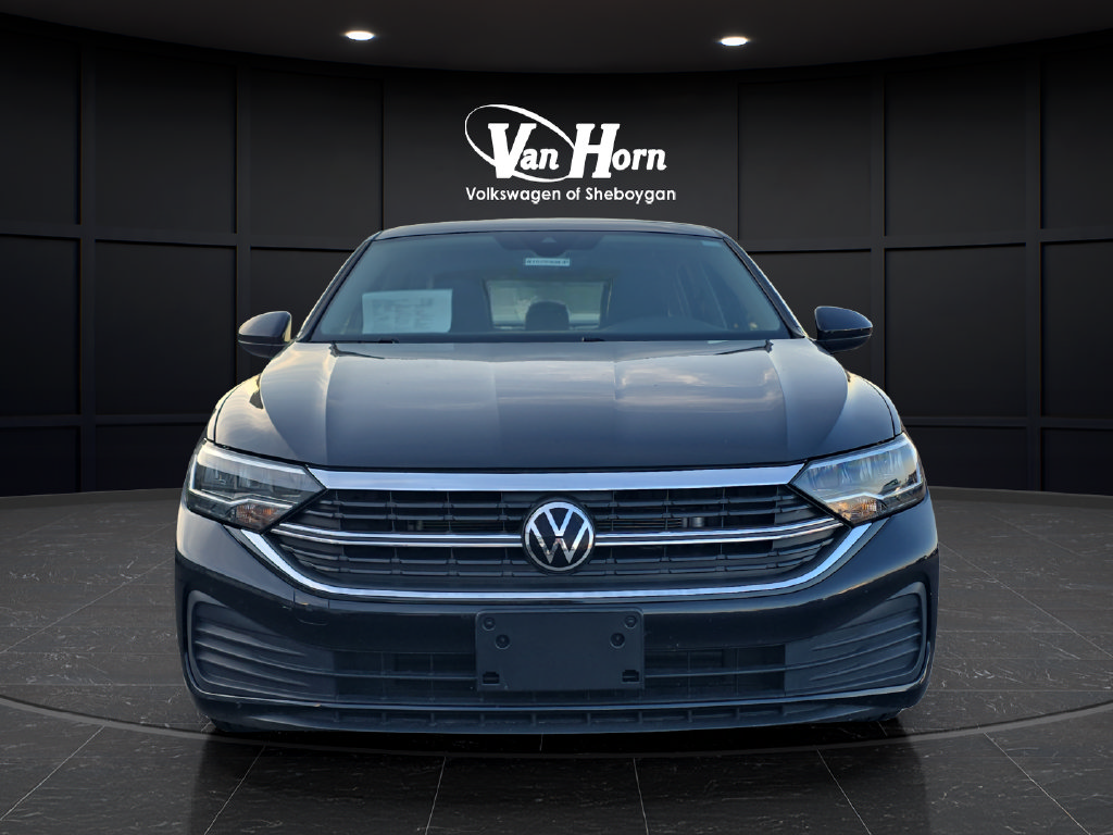 Used 2024 Volkswagen Jetta SE FWD image 2