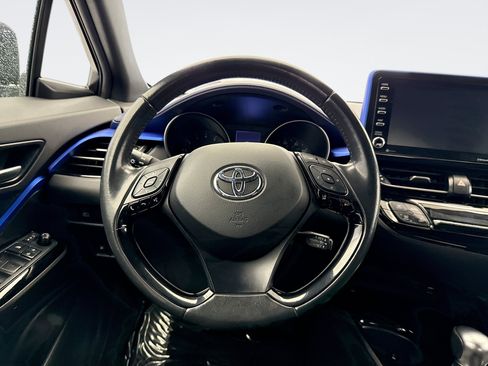 Used 2021 Toyota C-HR XLE FWD image 12