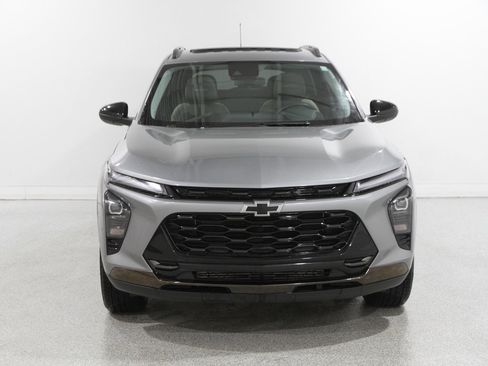 Certified 2024 Chevrolet Trax ACTIV w/ Sunroof Package image 2