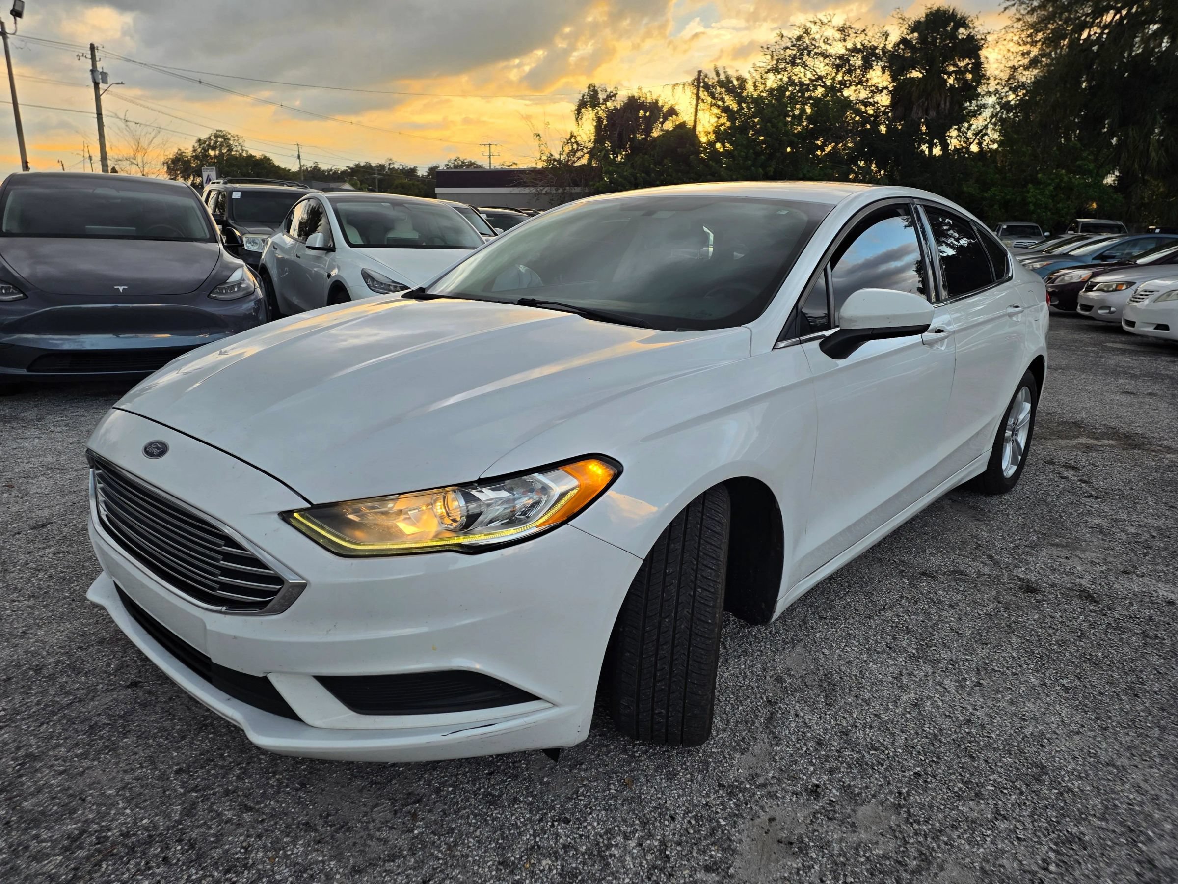 Used 2018 Ford Fusion SE FWD image 3