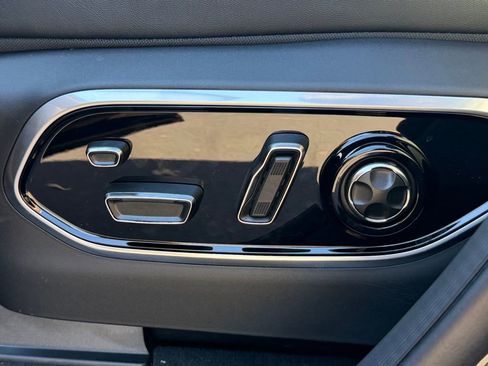 New 2025 Jeep Grand Cherokee Summit image 16