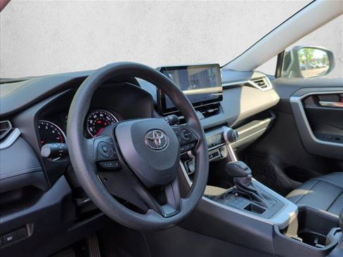 Used 2022 Toyota RAV4 XLE AWD/4WD image 9