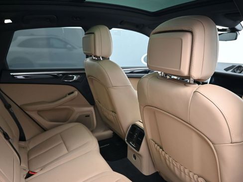 Used 2026 Porsche Macan image 7