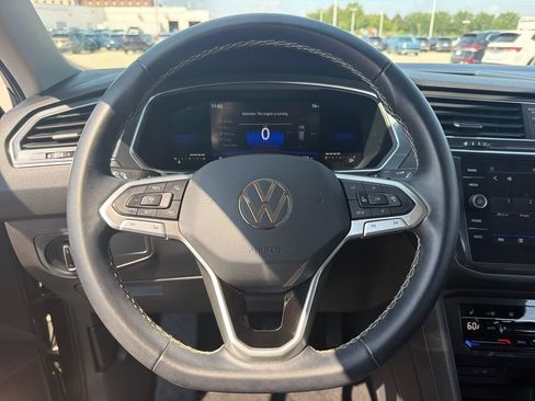 Certified 2023 Volkswagen Tiguan SE FWD image 11