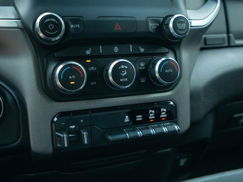 Used 2019 RAM 1500 Big Horn AWD/4WD image 30