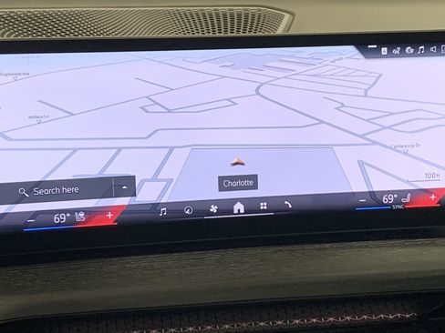 Used 2025 BMW 330i Sedan w/ M Sport Package image 20