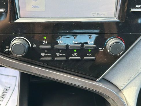 Used 2018 Toyota Camry LE FWD image 16