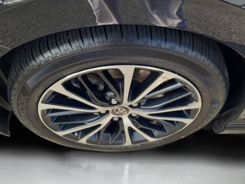 Certified 2020 Toyota Camry SE w/ Moonroof Package image 10