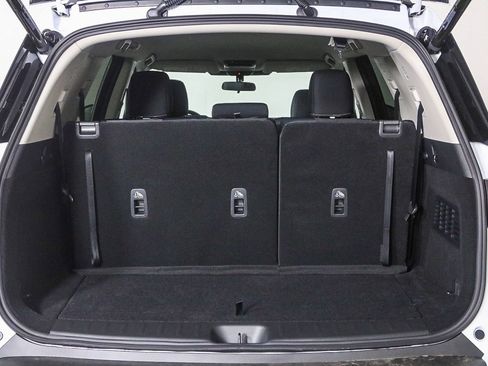 Certified 2025 Nissan Pathfinder SV image 12