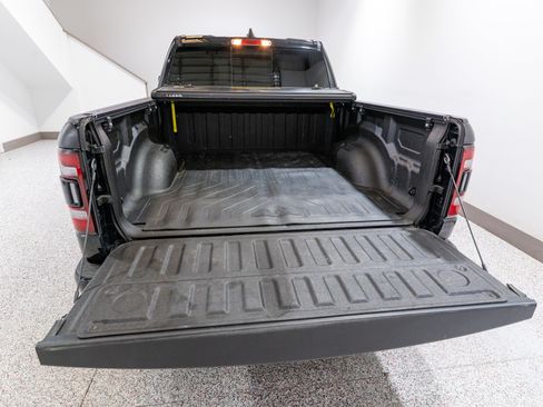 Used 2020 RAM 1500 Limited w/ Black Appearance Package AWD/4WD image 12