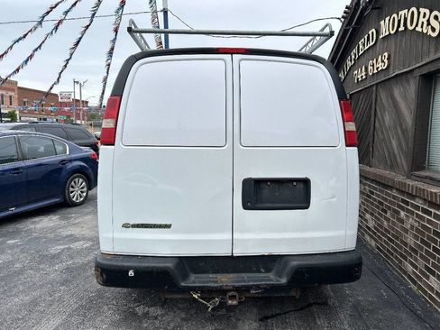 Used 2011 Chevrolet Express 2500 Extended RWD image 3