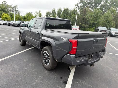 Used 2025 Toyota Tacoma TRD Sport AWD/4WD image 4