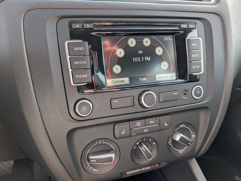 Used 2014 Volkswagen Jetta SEL FWD image 18