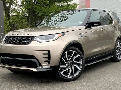 New 2025 Land Rover Discovery Dynamic SE image 1