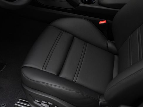 New 2025 Porsche Cayenne image 16