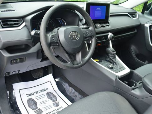 Used 2023 Toyota RAV4 XLE AWD/4WD image 10