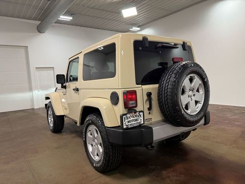 Used 2011 Jeep Wrangler Sahara w/ Connectivity Group AWD/4WD image 33