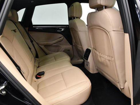 Certified 2025 Porsche Macan image 55