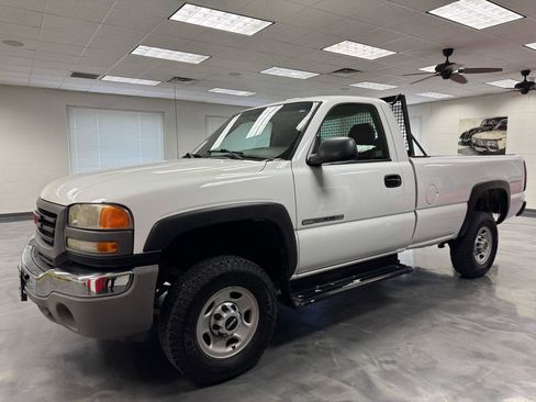 Used 2005 GMC Sierra 2500 W/T image 9