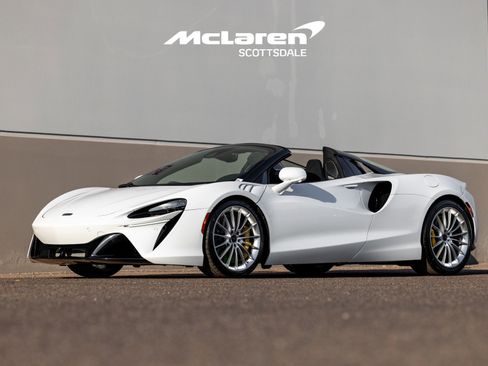 Used 2025 McLaren Artura Spider image 51