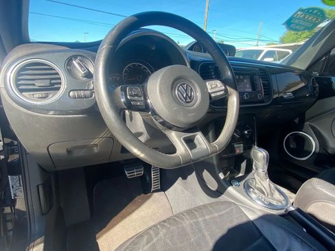 Used 2013 Volkswagen Beetle R-Line image 23