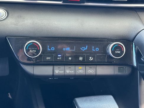 Used 2025 Hyundai Elantra Hybrid FWD image 20
