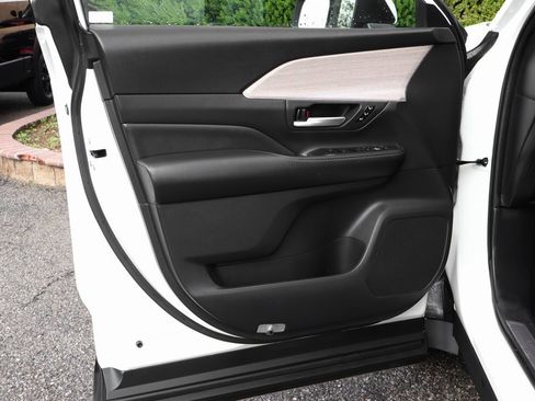 Used 2024 Toyota Grand Highlander Limited image 15