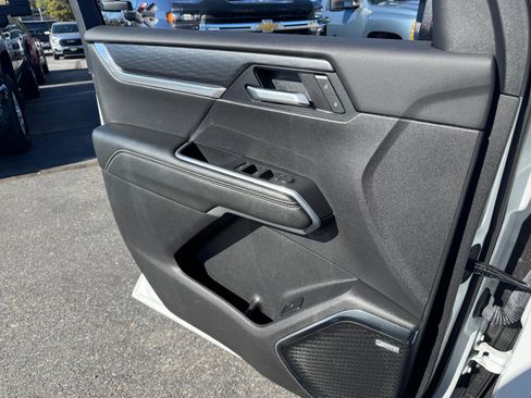 Used 2025 GMC Acadia Elevation image 30