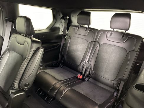 Used 2023 Jeep Grand Cherokee L Laredo image 21